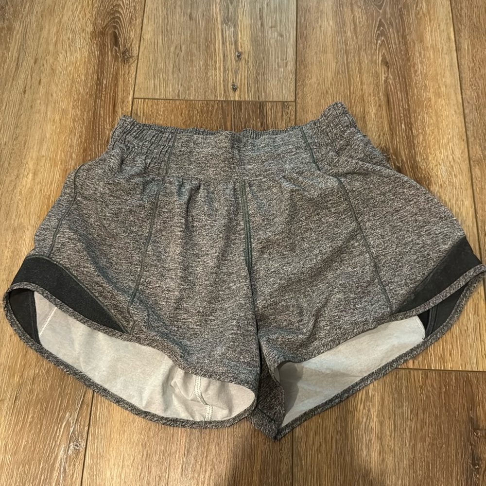 Lululemon Hotty Hot Low Rise Lined Shorts 4”